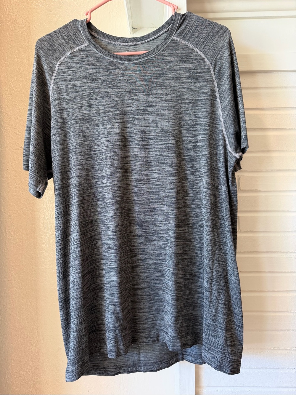 Lululemon Metal Vent Tech Gray Short Sleeve Athletic Shirt Men’s Large